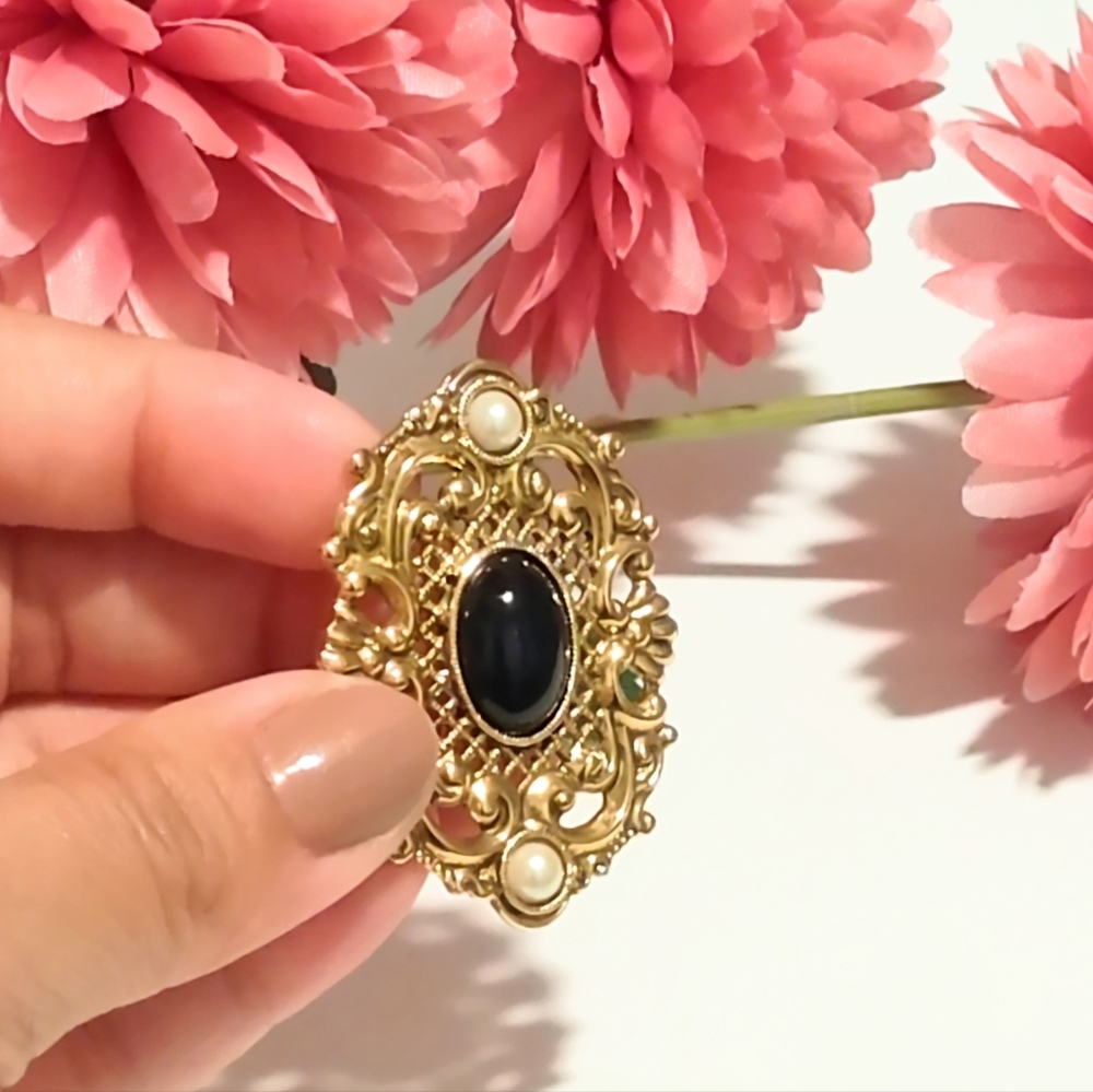 1928 Co Black Rhinestone & Pearl Brooch Pin On Gold Tone.